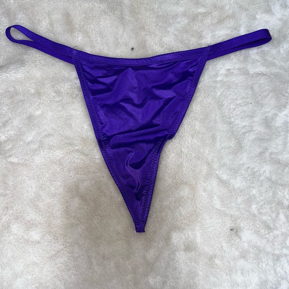 VS silky “V” embroidery g-string
